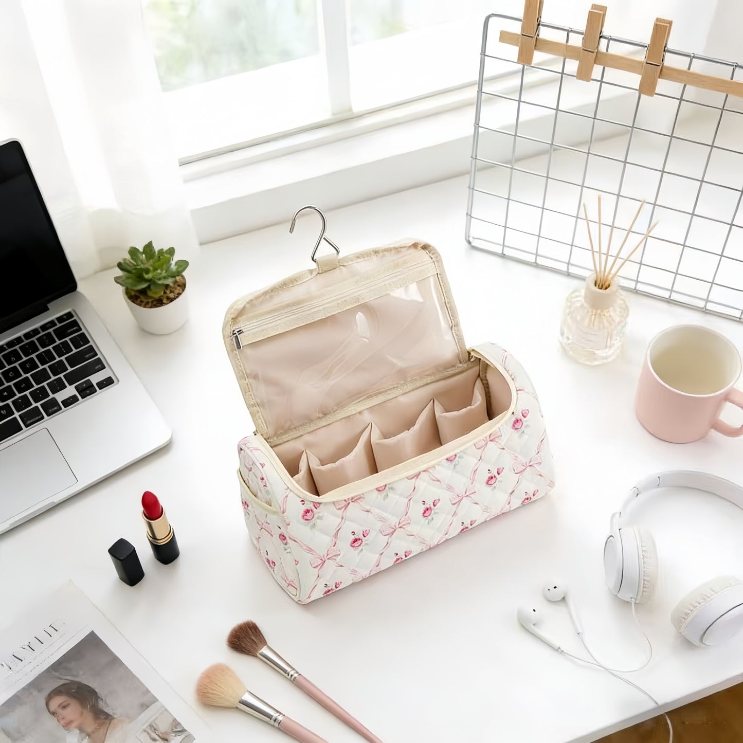 Large capacity cosmetic storage bag